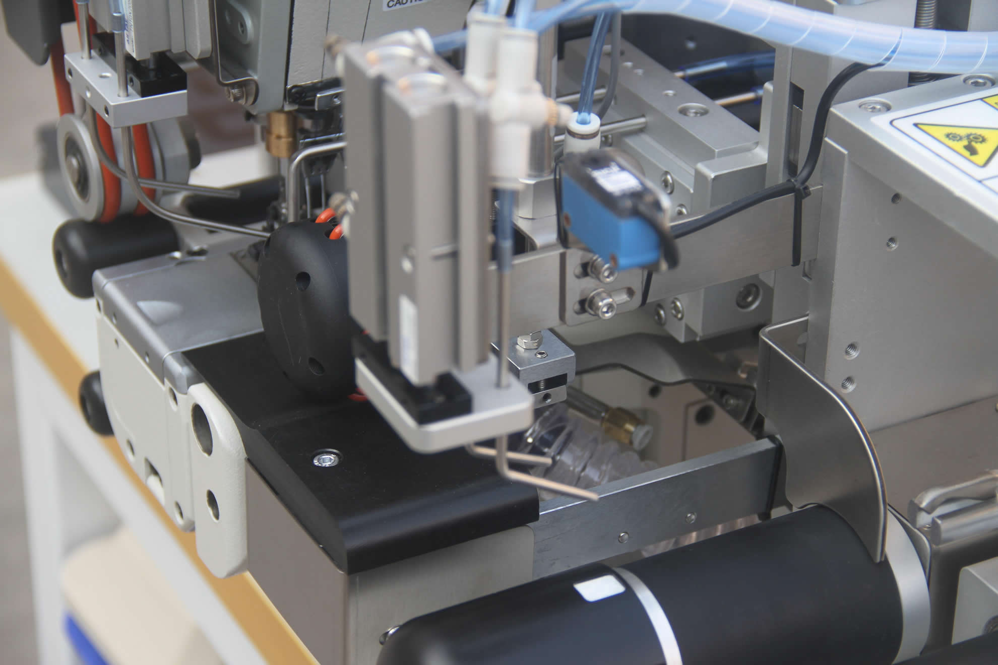 Auto Outerelastic Attaching Machine
