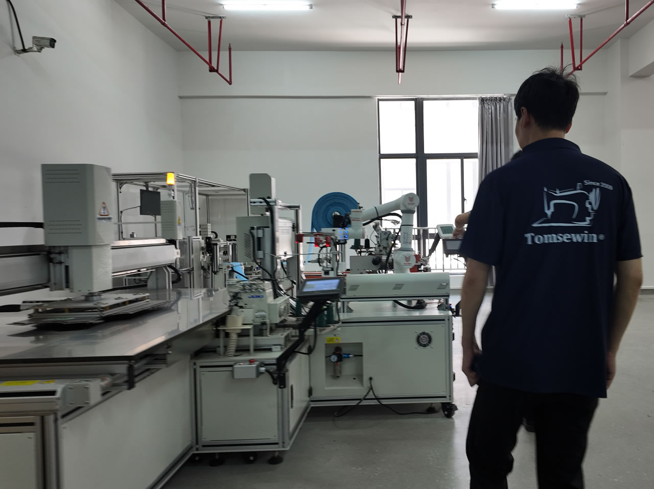 Tomsewing Automatic Sewing Machine: Daily Production and Assembly in the Workshop